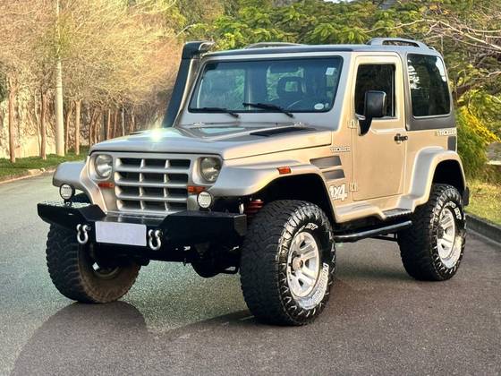 TROLLER T4 2.8 TETO RÍGIDO 12V TURBO INTERCOOLER DIESEL 2P MANUAL